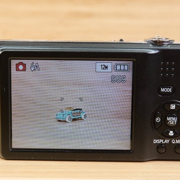 Panasonic Lumix DMC-F3 / 12.1MP Digital Camera / Ultra-Compact / Tested - Picture 4 of 8